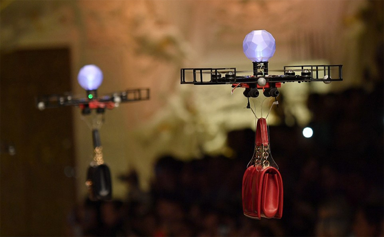 D&G устроили показ мод с помощью дронов